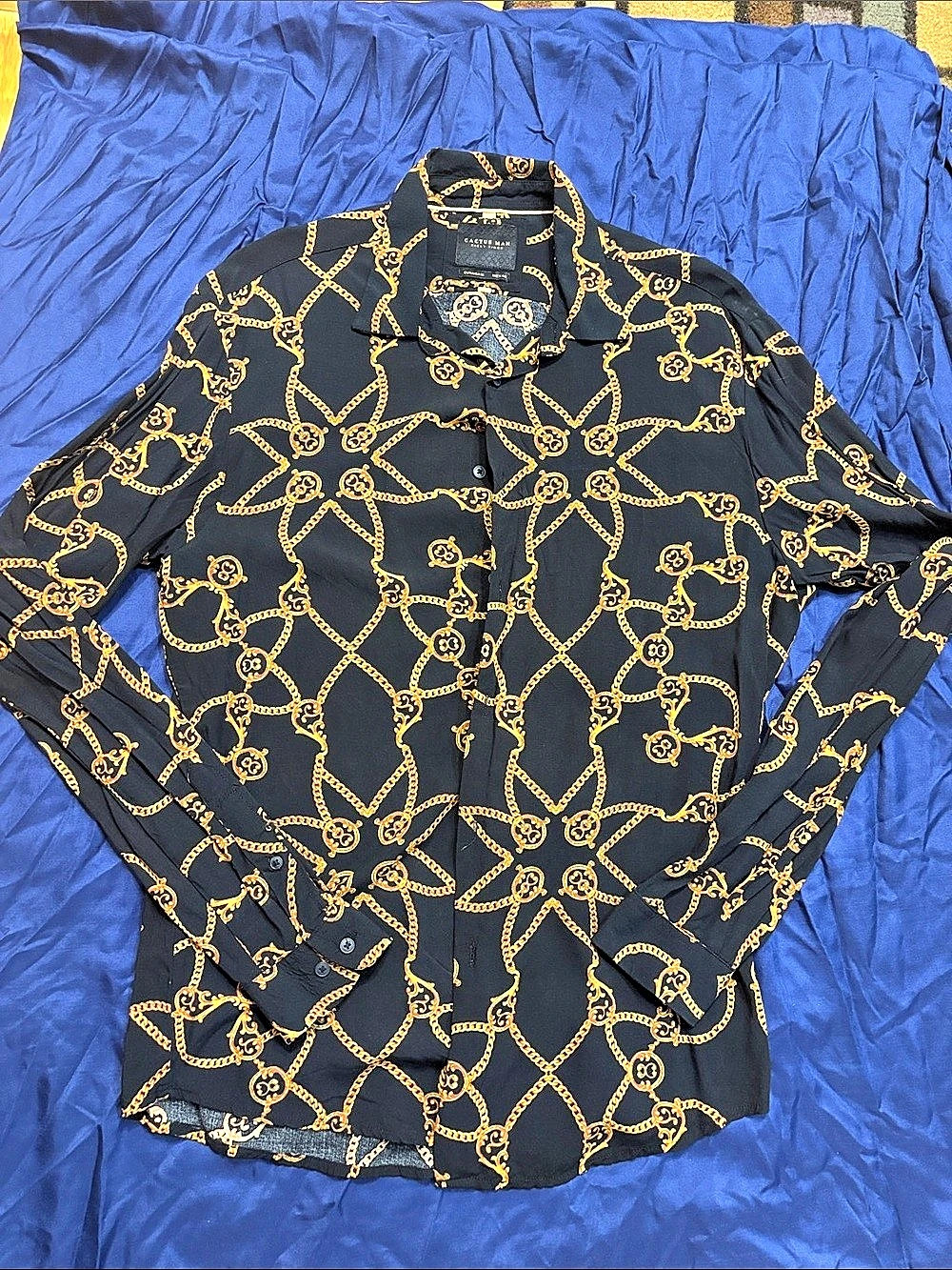 CACHET Chain Print Button Down Shirt Size Medium Like New